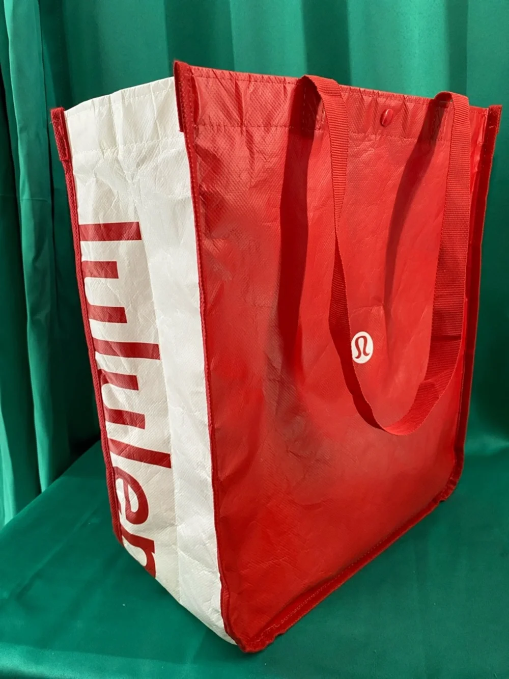 LULULEMON ATHLETICA Large Reusable Bold Red Shopping Carryall Tote w/White Logo